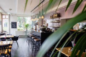 L'aménagement de restaurant est un équilibre entre le respect des normes et les choix esthétiques.
