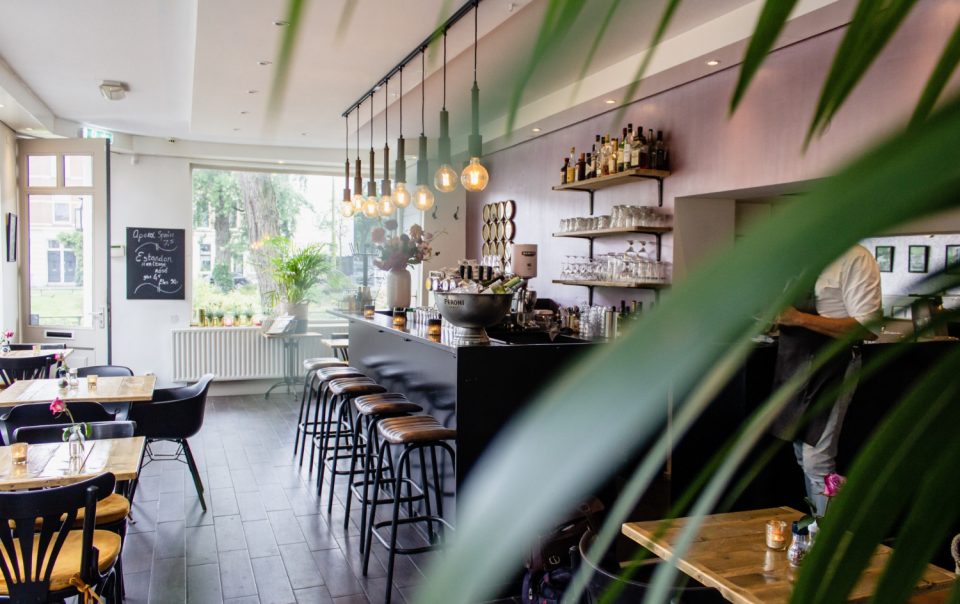 L'aménagement de restaurant est un équilibre entre le respect des normes et les choix esthétiques.